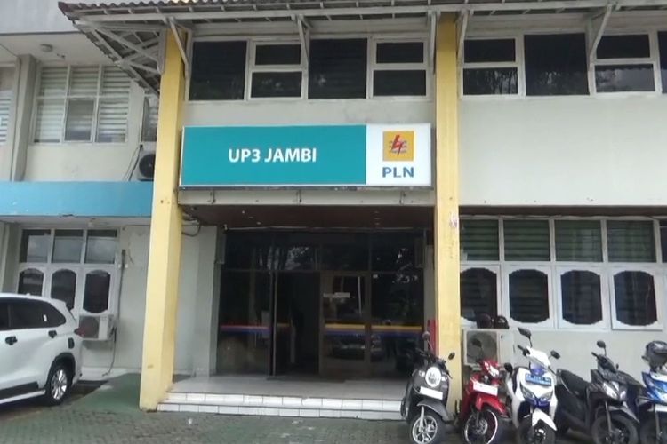 Kantor PLN UP3 JambI, Kota Jambi, pada Rabu (5/6/ 2024).