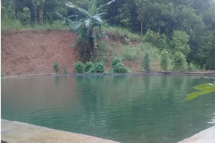 Kementan memberikan bantuan embung kepada Poktan Botto III di Dusun Rumpia, Desa Kading, Kecamatan Tanete Riaja, Kabupaten Barru, Sulsel.