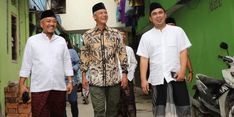 Ketika Gaya Sarungan Wagub Gus Yasin Beri Warna Baru Pemprov Jateng