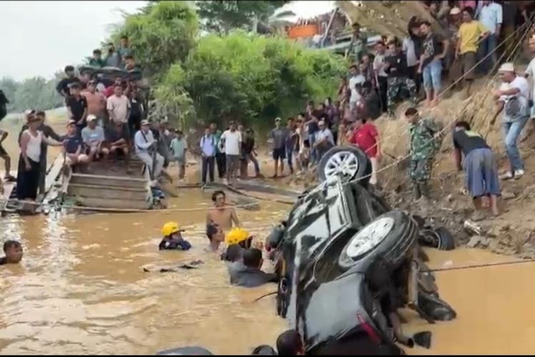 Travel Jambi-Padang Terjun ke Sungai Batanghari, 1 Penumpang Tewas