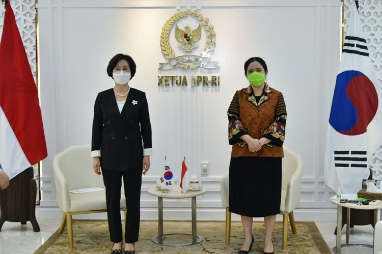 Indonesia?s House of Representatives Speaker Puan Maharani (right) received in audience South Korea?s National Assembly Deputy Speaker Kim Sang-hee (left) in the Parliament Building in Senayan, Jakarta on Wednesday, November 25, 2020. 