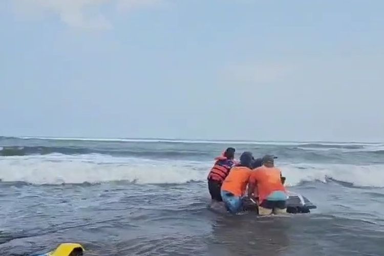 Lagi, Wisatawan Hilang Terseret Ombak Pantai Parangtritis
