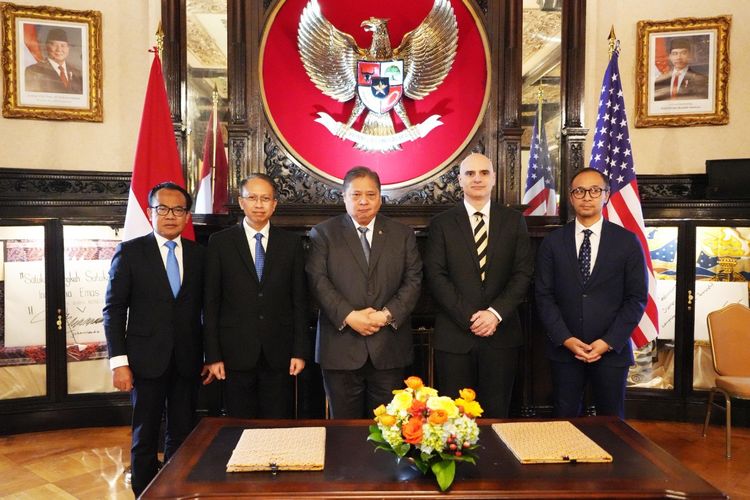 Menko Perekonomian Airlangga Hartarto hadir menyaksikan penandatanganan MoU Indonesia dan Purdue University di Washington DC, AS, Kamis (21/11/2024).