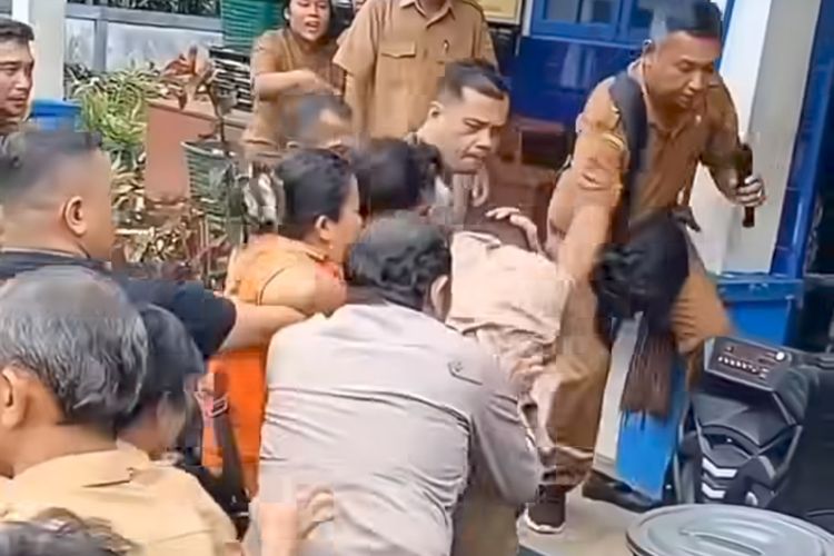 Guru Agama di Deli Serdang DIamuk Massa usai Cabuli 9 Siswa, Polisi: Pelaku Sudah Diperiksa