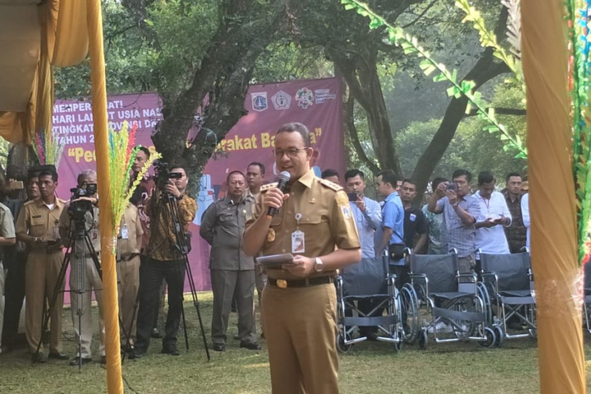 Gubernur DKI Jakarta Anies Baswedan di Taman Margasatwa Ragunan, Jakarta Selatan, Selasa (24/7/2018).