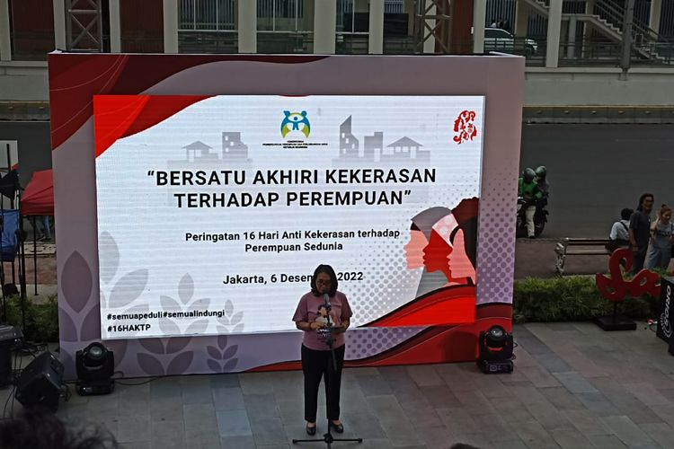 Menteri Pemberdayaan Perempuan dan Perlindungan Anak (PPPA), Bintang Puspayoga hadir dalam rangkaian kampanye 16 Hari Tanpa Kekerasan terhadap Perempuan di pelataran Sarinah, Jakarta, Selasa (6/12/2022). 