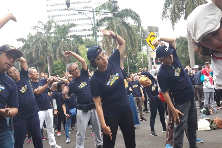 Menteri Keuangan Sri Mulyani Indrawati ketika berolahraga di acara kampanya penyampaian SPT Tahunan Direktorat Jenderal Pajak (Ditjen Pajak) di Jakarta, Minggu (3/3/2019).