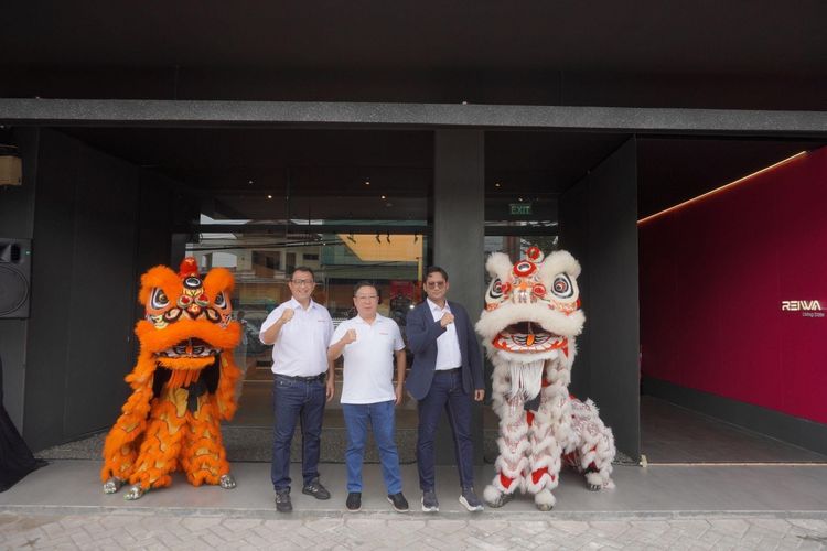 Dari kiri ke kanan: National Sales Manager REIWA Iskandar Yap, Presiden Direktur REIWA Mathius Tan, dan Product Marketing Manager REIWA Fachrurrozy Alhamdani.