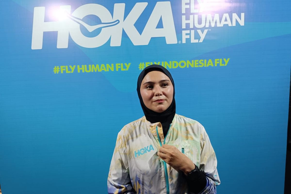 Zee Zee Shahab dalam acara Hoka Fly Human Fly di Gelora Bung Karno, Jakarta, Jumat (19/8/2022)
