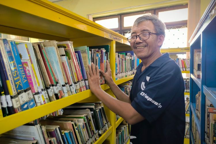 Fatkhurohman, Pustakawan Perpusda Jember: Saya Percaya Literasi Adalah Misi Langit