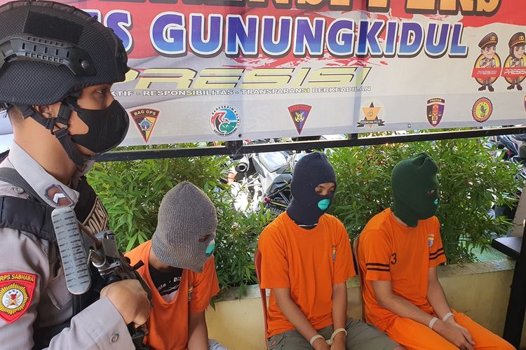 Remaja Pelaku Pembawa Gir di Kota Wonosari Gunungkidul di Mapolres Gunungkidul Kamis (17/3/2022)