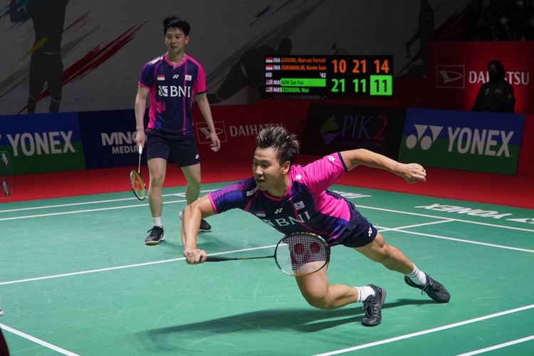 Marcus Fernaldi Gideon dan Kevin Sanjaya saat beraksi di babak perempat final Indonesia Masters 2022 pada Jumat (10/6/2022).