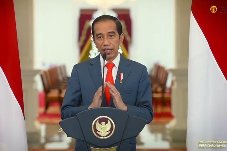 Presiden Jokowi saat memberikan sambutan dies natalis UI ke-71