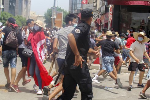 Presiden Tunisia Dituding Lakukan Kudeta, Kepung Gedung Parlemen dengan Kendaraan Militer