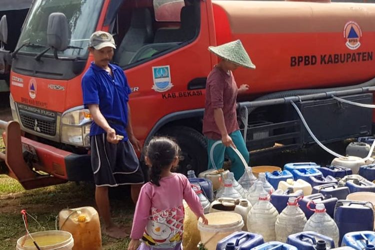 1.836 KK di Karawang Terdampak Kekeringan, BPBD Salurkan 117.000 Liter Air Bersih