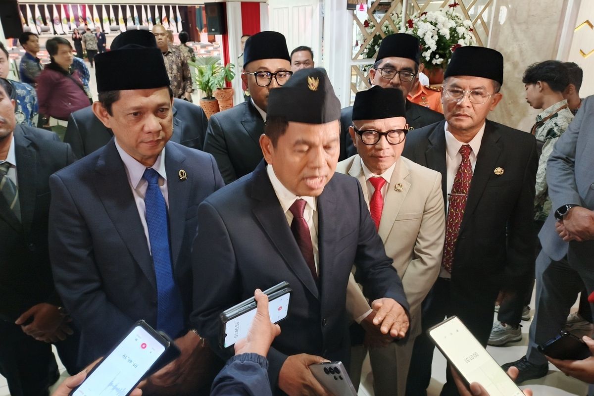 Gubernur Jabar, Dedi Mulyadi setelah Mendengarkan Pidato Kenegaraan Presiden Republik Indonesia dalam Rangkaian Hari Ulang Tahun ke-80 Kemerdekaan Republik Indonesia tahun 2025 di Gedung DPRD Jabar, Jalan Diponegoro, Kota Bandung, Jumat (15/8/2025).