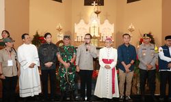 Pastikan Perayaan Natal Berlangsung Lancar, Wamendagri Bima Arya Tinjau Sejumlah Gereja di Bandung