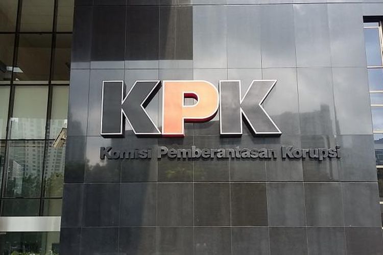 Logo Komisi Pemberantasan Korupsi di Gedung Baru KPK, Kuningan, Jakarta Selatan, Senin (22/2/2016).