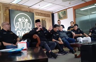 Ahmad Dhani dalam jumpa pers di daerah Gatot Subroto, Jakarta Selatan, Senin (22/1/2024).