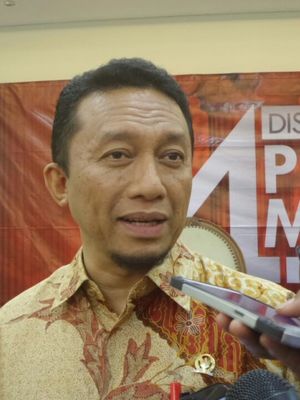 Anggota Komisi III DPR dari Fraksi PKS Tifatul Sembiring di Kompleks Parlemen, Senayan, Jakarta, Senin (13/3/2017).