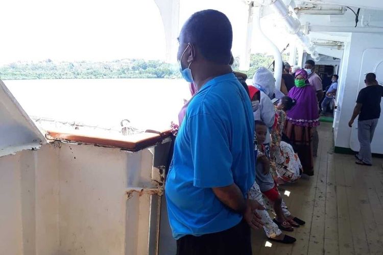 Kapal Motor (KM) Tidar kandas di sekitar Pelabuhan Namlea Kabupaten Buru, Maluku, Senin (26/7/2021)