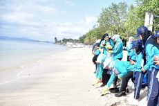 Iriana Jokowi Lepas 300 Ekor Tukik di Pantai Elak-elak Lombok