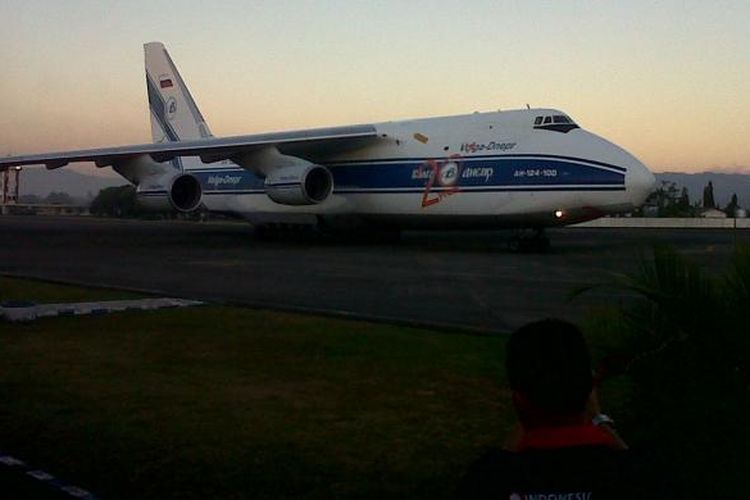 Ilustrasi: Pesawat angkut Antonov AN-124-100 Flight Number VDA 6328 yang mengangkut dua pesawat Sukhoi SU-30 MK 2 tiba di Landasan Udara (Lanud) Sultan Hasanuddin, Makassar, Rabu (4/9/2013) sekitar pukul 17.56 Wita.