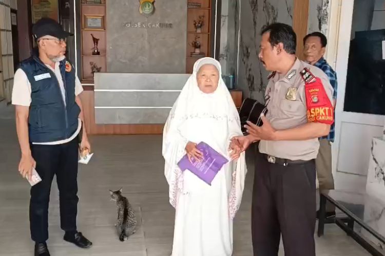 Nenek di Cakung Sempat Diancam Tetangga Pakai Golok, Anting Emas-Uang Digasak