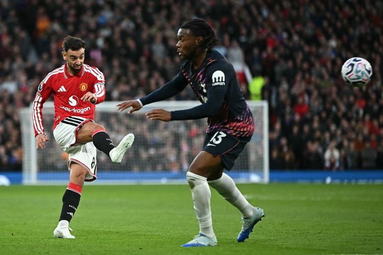 Sindir Man City, Fans Man United Bentangkan Spanduk 