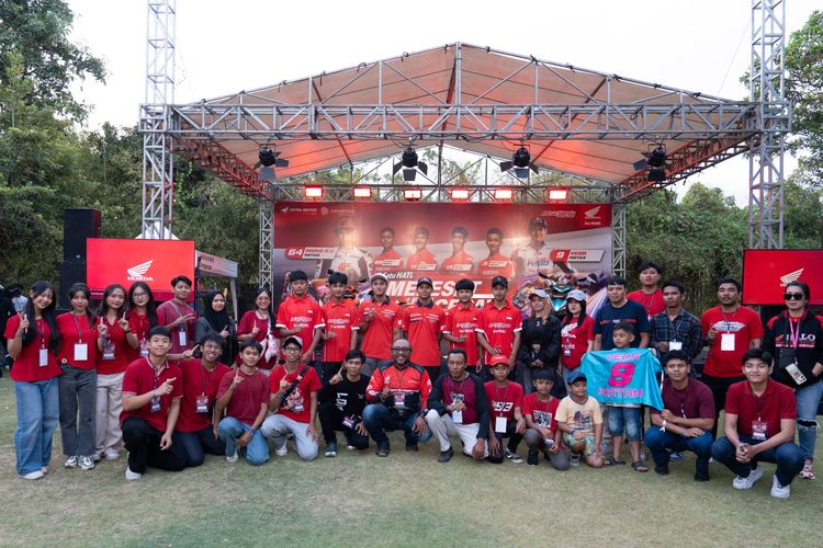 Momen Hangat Veda Ega dan Mario Aji Bersama Penggemar di Mataram