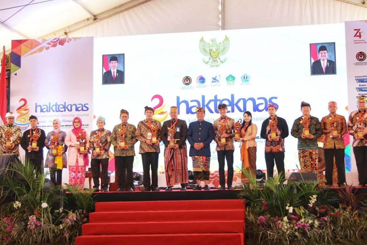 Pada Puncak Peringatan Hakteknas di Bali (28/8/2019) diserahkan Anugerah Iptek dan Inovasi 2019 oleh Menristekdikti Mohamad Nasir.