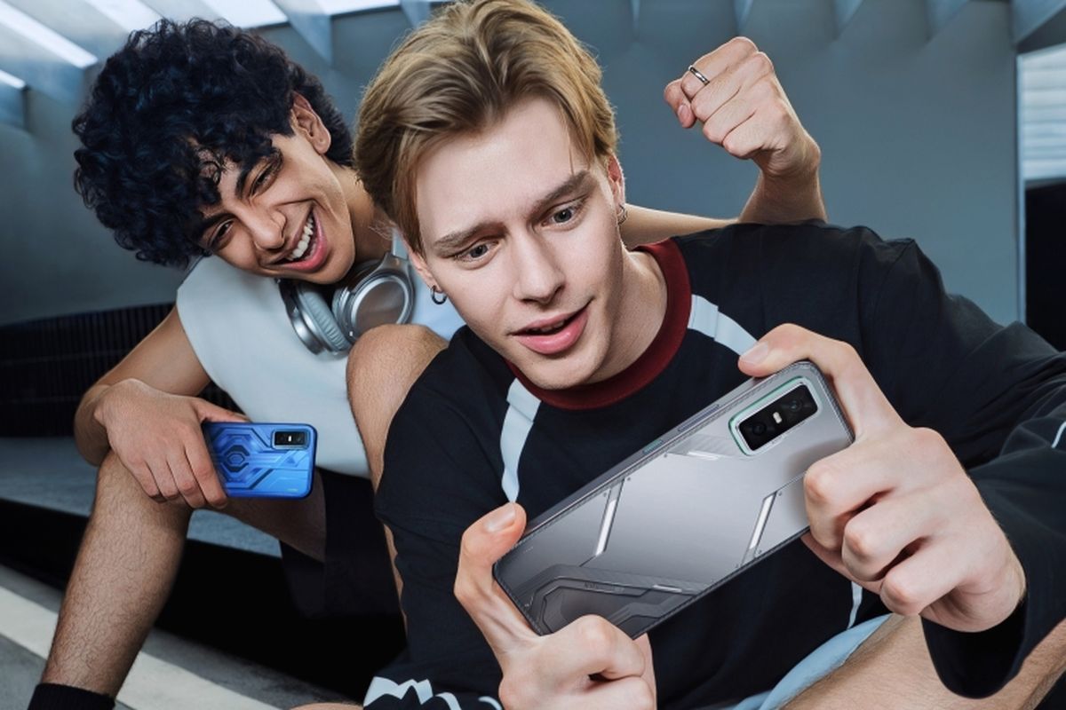 Sensasi bermain game makin seru berkat performa kencang dan layar responsif Infinix GT 30. 