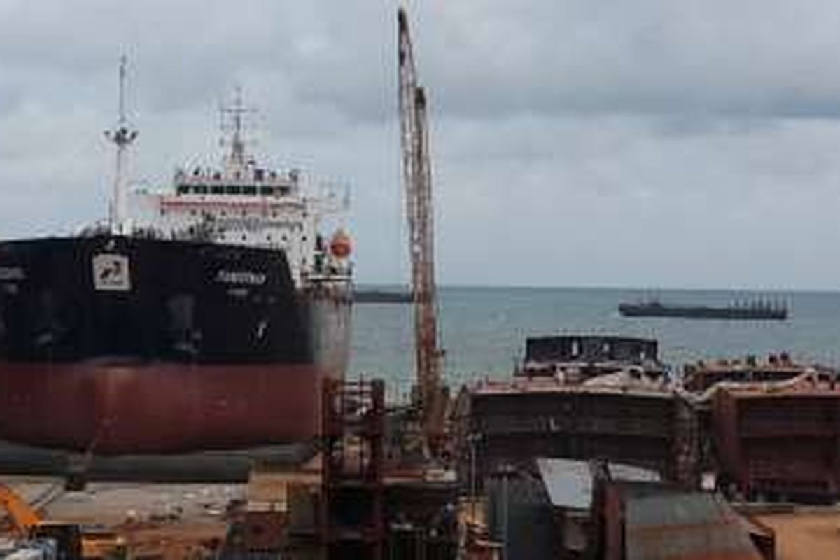 Tanker pesanan Pertamina buatan PT Daya Radar Utama siap dioperasikan.