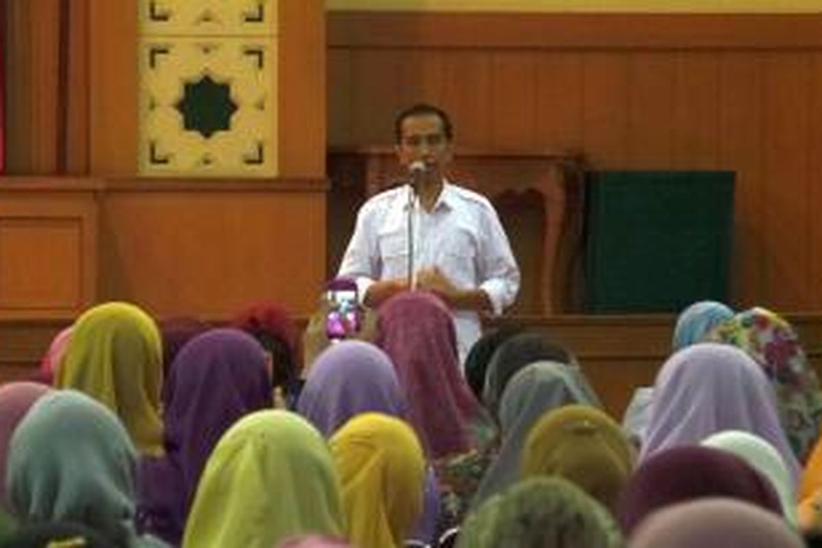 Gubernur DKI Jakarta Joko Widodo menjadi tamu saat halalbihalal bersama Keluarga Besar UIN Jakarta, Selasa (20/8/2013).