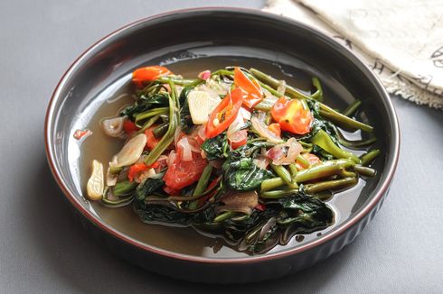 Resep Tumis Kangkung Terasi Bumbu Iris, Tambah Ikan Asin