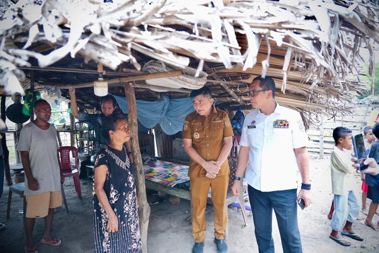Tinjau Rumah Warga Perbatasan, Sekretaris BNPP RI Pastikan Program 15.000 RTLH Tepat Sasaran