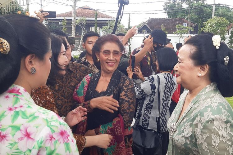 Mantan Menteri Kelautan dan Perikanan Susi Pudjiastuti hadir dalam peresmian Taman Pracima Pura Mangkunegaran Solo, Jawa Tengah, Sabtu (21/1/2023).