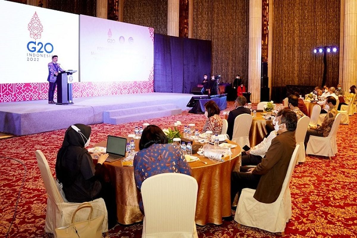 Menteri Komunikasi dan Informatika (Menkominfo) Johnny G Plate dalam Forum Tematik Menuju Presidensi G20 Indonesia 2022 yang digelar secara hibrida dari Kempinski Hotel, Jakarta Pusat, Selasa (23/11/2021).