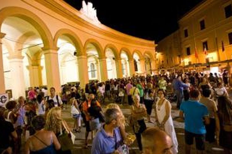 Diselenggarakan di sebuah kota cantik Sisilia Trapani, festival ini merayakan makanan jalanan dari seluruh Mediterania. 