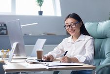 Illustro Ultima SmartVisionMono+, Lensa Anti-Fatigue untuk Aktivitas di Depan Layar