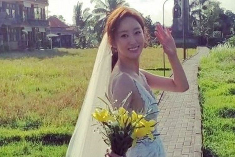 Artis Korea Selatan, Jeon Hye Bin, ketika menikah di Pulau Dewata, Bali pada 7 Desember 2019. Terbaru, suaminya menjadi korban sindikat copet internasional di Gianyar.