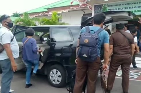 3 Terdakwa Kasus Korupsi Dana Covid-19 di Flores Timur Dibawa ke Kupang