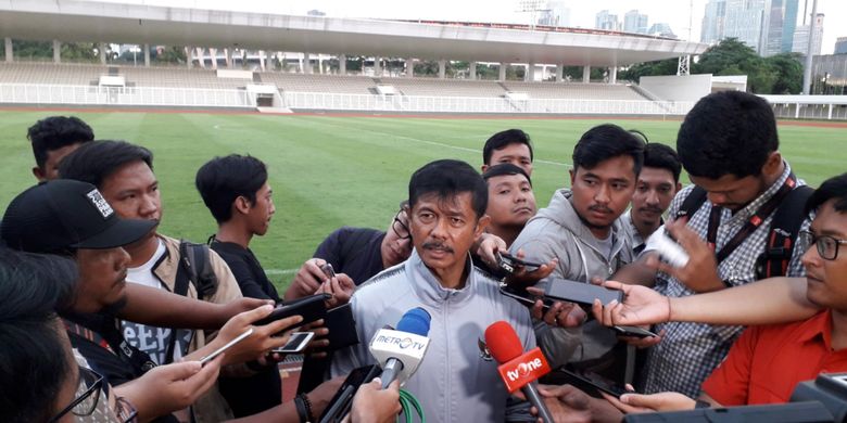 Pelatih timnas U-23 Indonesia, Indra Sjafri saat ditemui usai sesi latihan perdana di Stadion Madya, Kompeks GBK, Jakarta, Senin (4/3/2019).