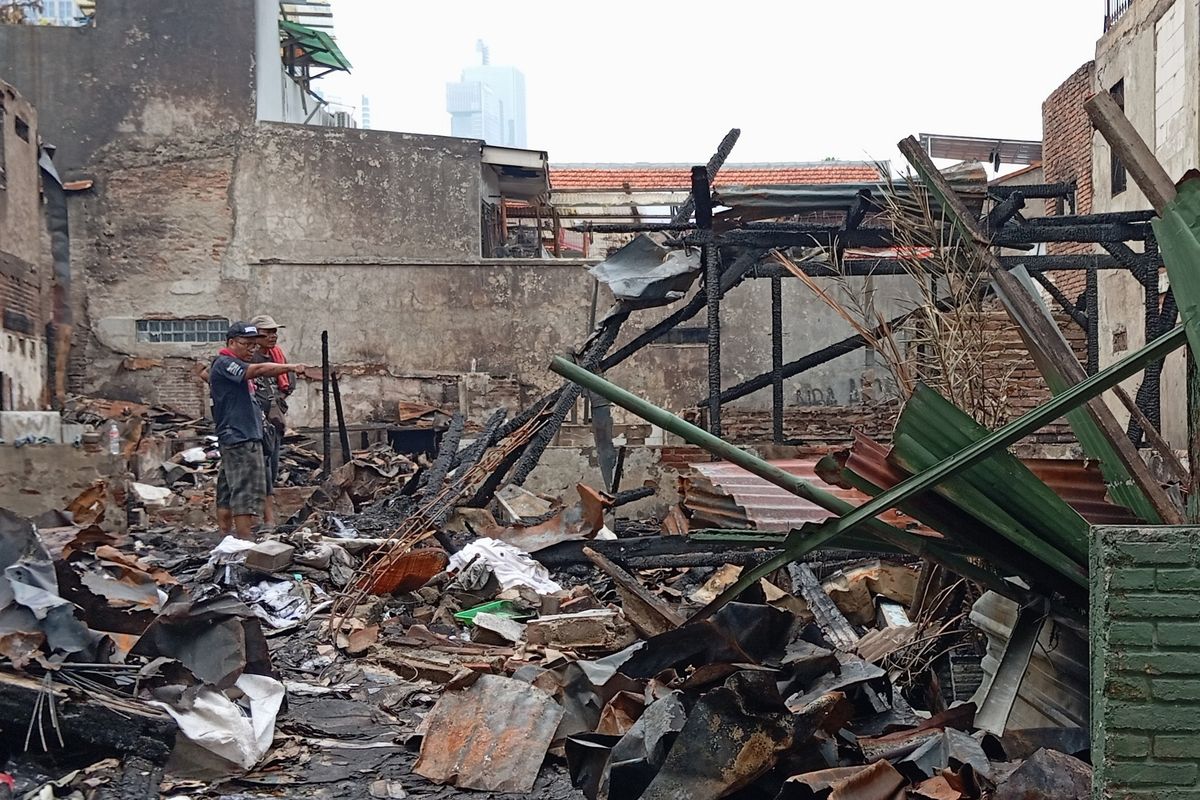 Kondisi rumah-rumah yang terbakar di Kampung Bali, Tanah Abang, Jakarta Pusat, Kamis (4/7/2024)