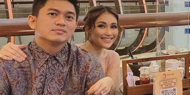 Ayu Ting Ting dan Adit Jayusman. (kompas.com)