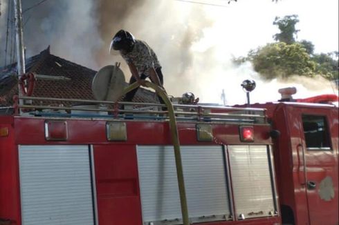 Toko Sepatu dan Perabotan di Lombok Barat Ludes Terbakar, Kerugian Rp 2 Miliar