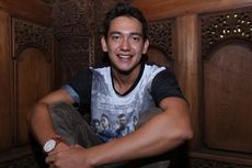 Adipati Dolken Punya 100 Pasang Sneakers