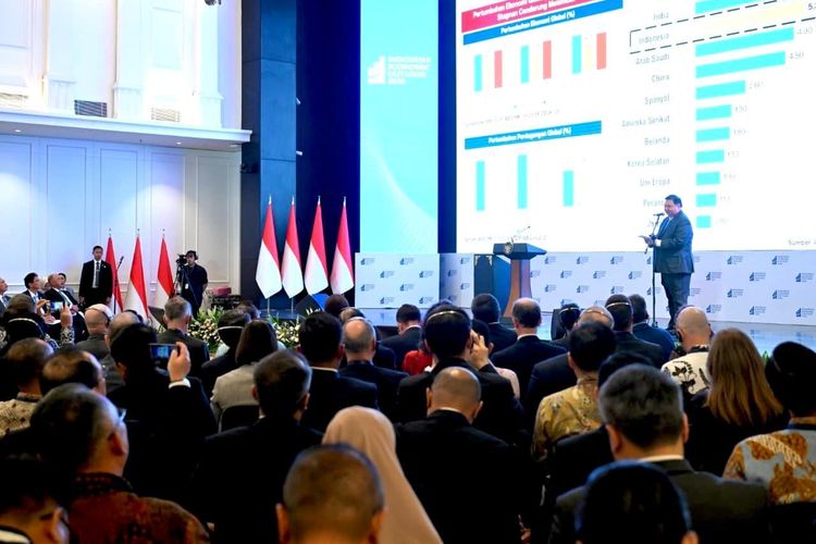 Menteri Koordinator (Menko) Bidang Perekonomian Airlangga Hartarto dalam acara Indonesia Economic Outlook 2026 yang diselenggarakan di Wisma Danantara, Jakarta, Jumat (13/2/2026).