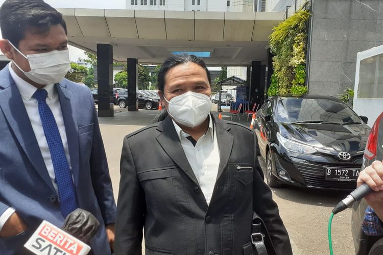 Kuasa Hukum obligor BLBI Suyanto Gondokusumo, Jamaslin James Purba, memberikan keterangan kepada wartawan mengenai utang Suyanto di Gedung Syafrudin Prawiranegara kementerian Keuangan, Jumat (24/9/2021).