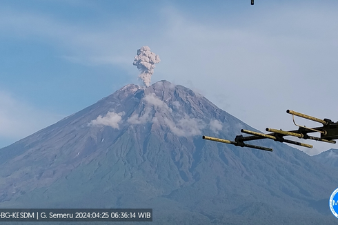 Gunung Semeru 4 Kali Meletus Pagi Ini